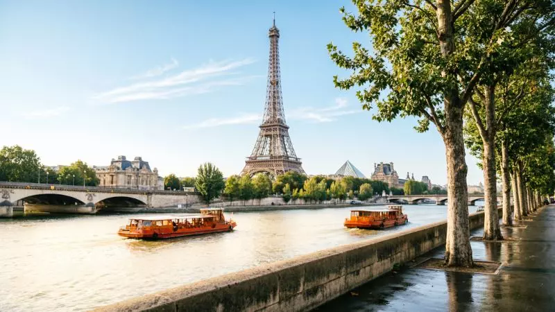 Captions in French for Paris