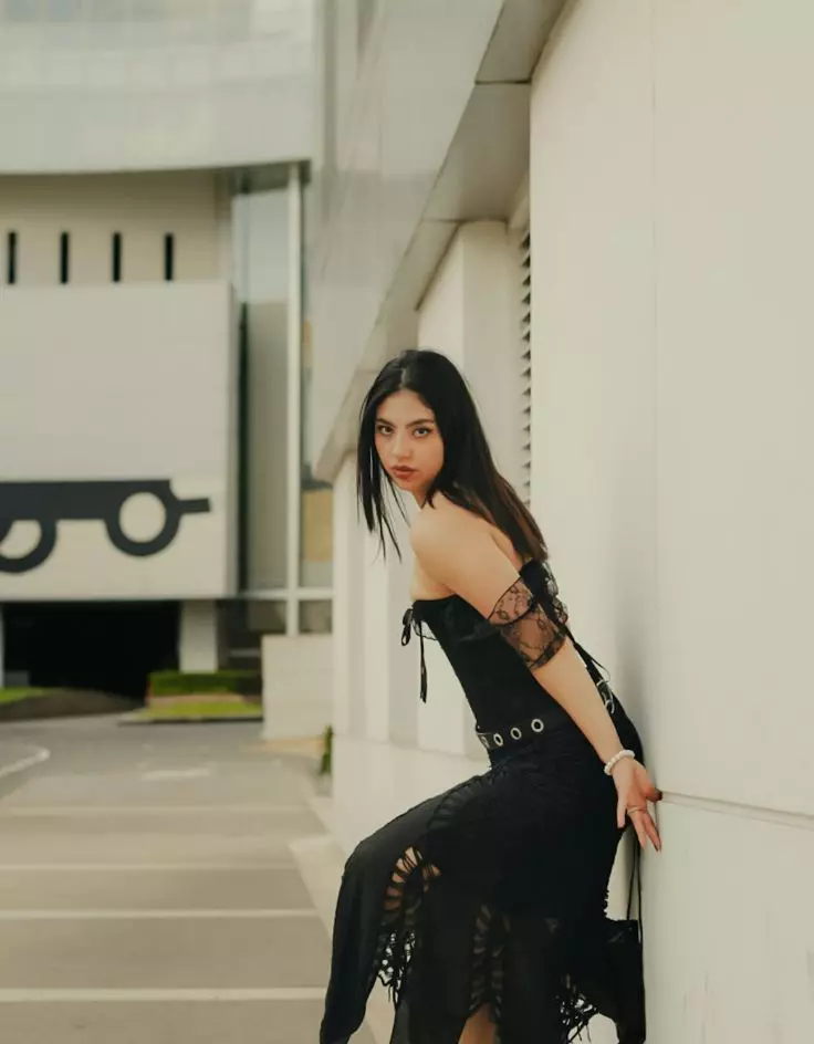 215+ Captions for Instagram Black Dress | Best Stylish Ideas